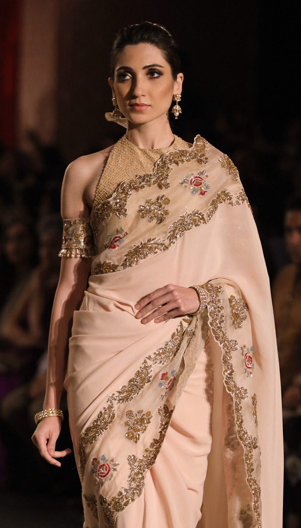 The gold arch border sari